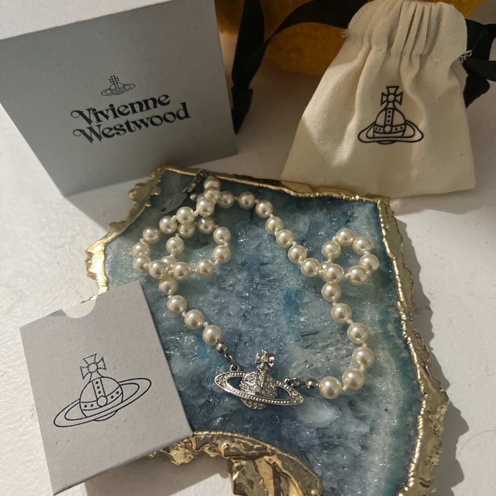 Vivienne Westwood Mini Bas Relief Pearl Silver Choker